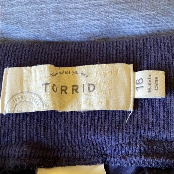 Torrid Women's Capri Cotton Pants sz 16 - Picture 2 of 5